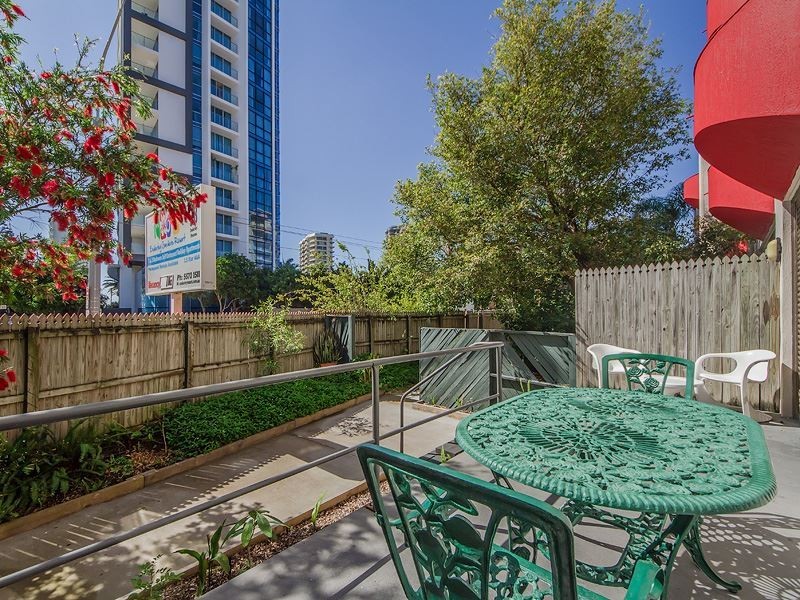 1/38 Enderley Avenue, Surfers Paradise QLD 4217