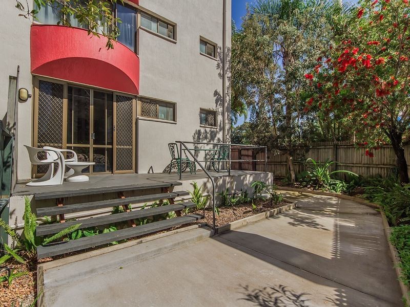 1/38 Enderley Avenue, Surfers Paradise QLD 4217
