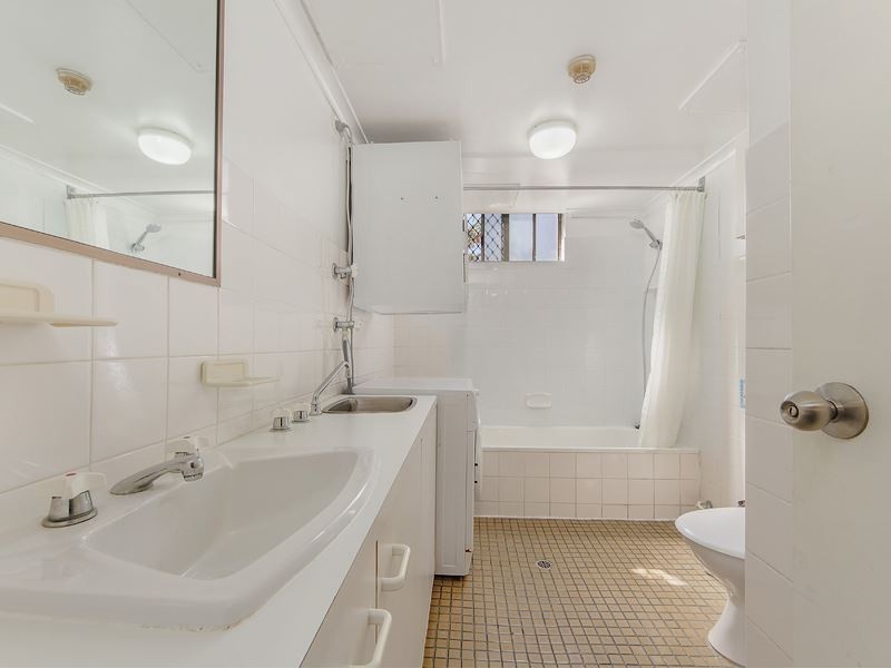 1/38 Enderley Avenue, Surfers Paradise QLD 4217