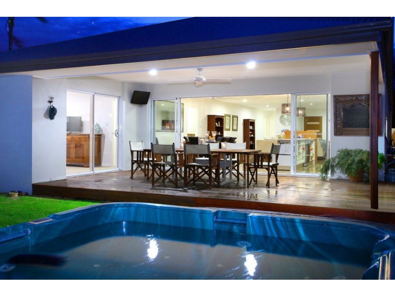 16 Barnard Street, Biggera Waters QLD 4216