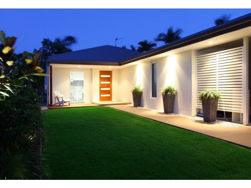 16 Barnard Street, Biggera Waters QLD 4216