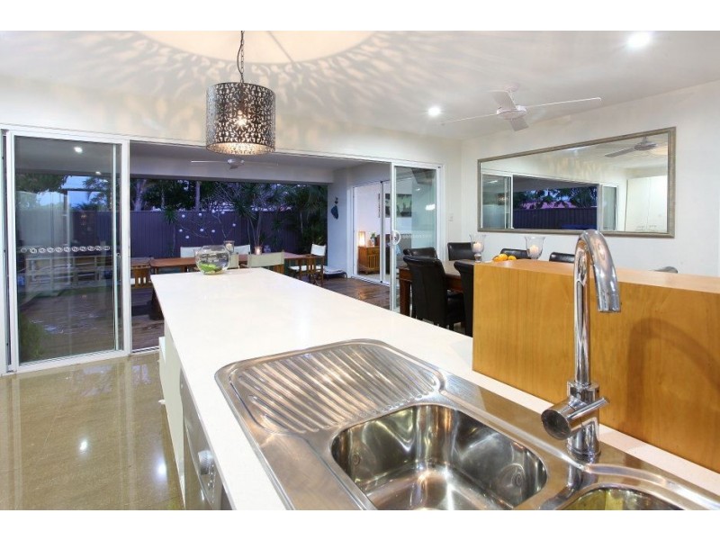 16 Barnard Street, Biggera Waters QLD 4216