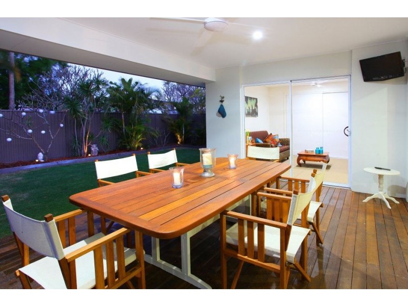 16 Barnard Street, Biggera Waters QLD 4216