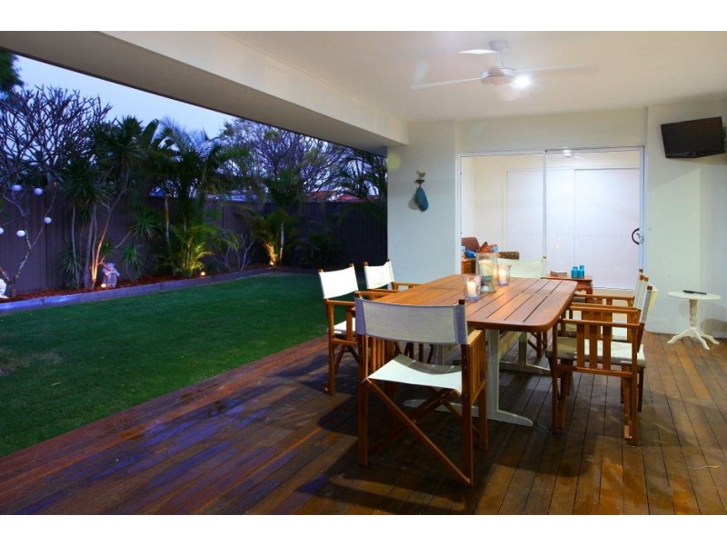 16 Barnard Street, Biggera Waters QLD 4216