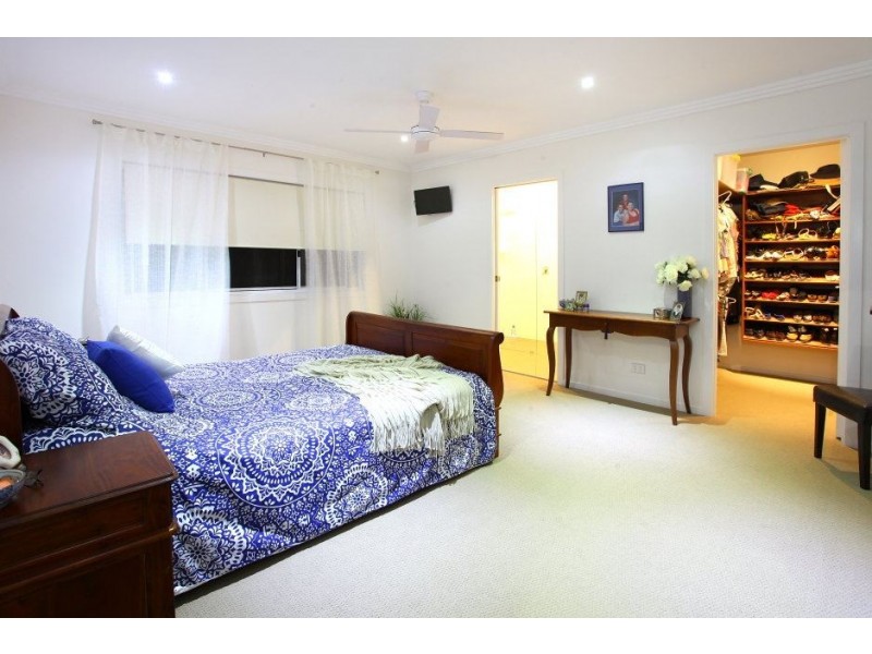 16 Barnard Street, Biggera Waters QLD 4216