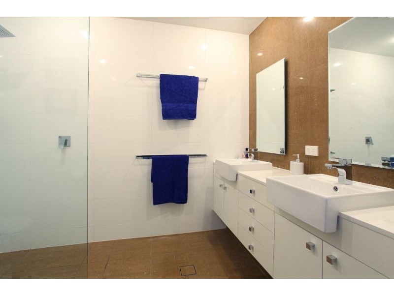 16 Barnard Street, Biggera Waters QLD 4216