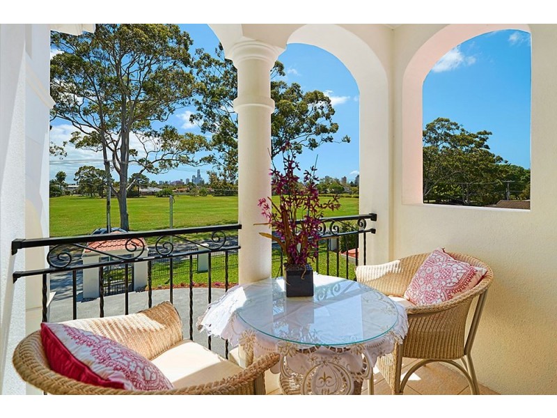 46-48 Moana Park Avenue, Broadbeach Waters QLD 4218