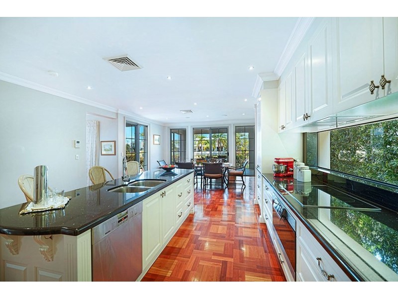 46-48 Moana Park Avenue, Broadbeach Waters QLD 4218