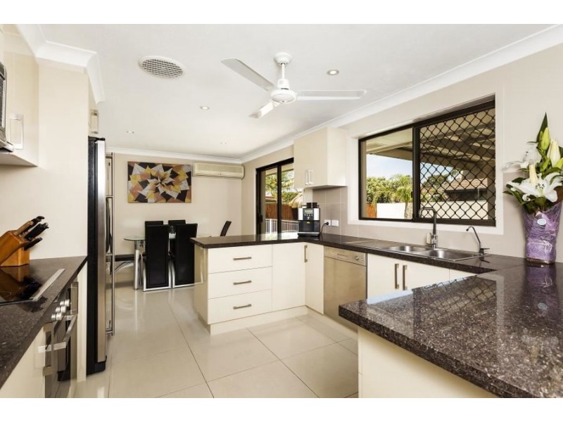 28 Arcadia Drive, Mermaid Waters QLD 4218