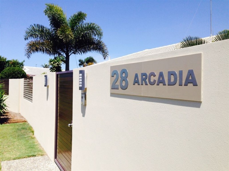 28 Arcadia Drive, Mermaid Waters QLD 4218