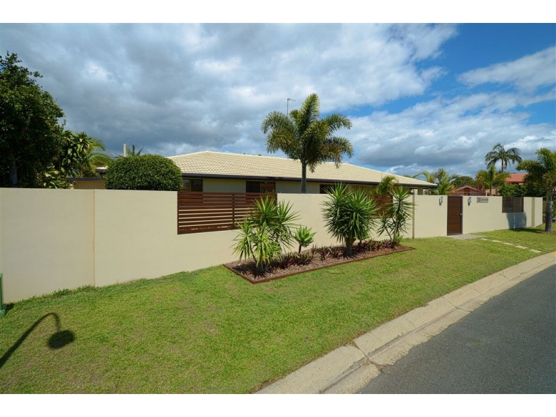 28 Arcadia Drive, Mermaid Waters QLD 4218