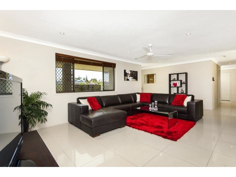 28 Arcadia Drive, Mermaid Waters QLD 4218