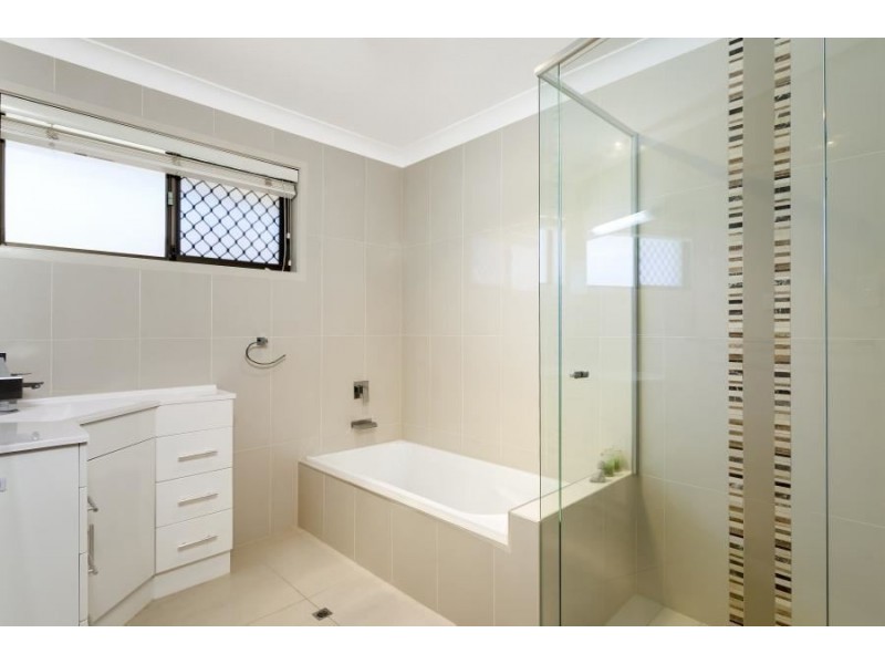 28 Arcadia Drive, Mermaid Waters QLD 4218