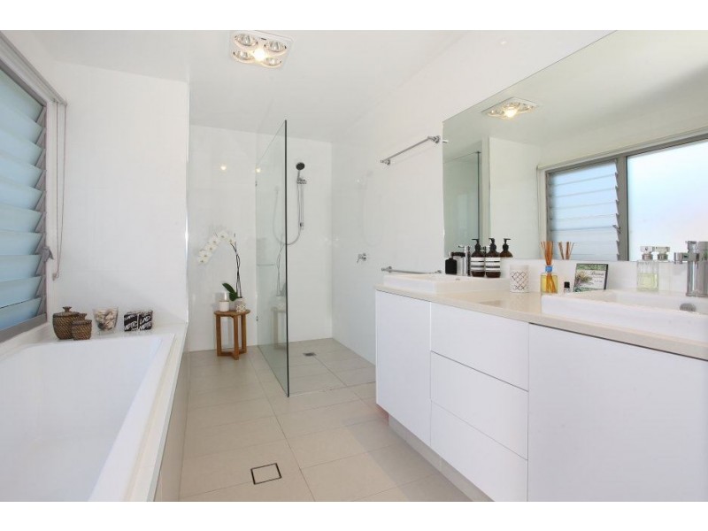 12 First Avenue, Labrador QLD 4215