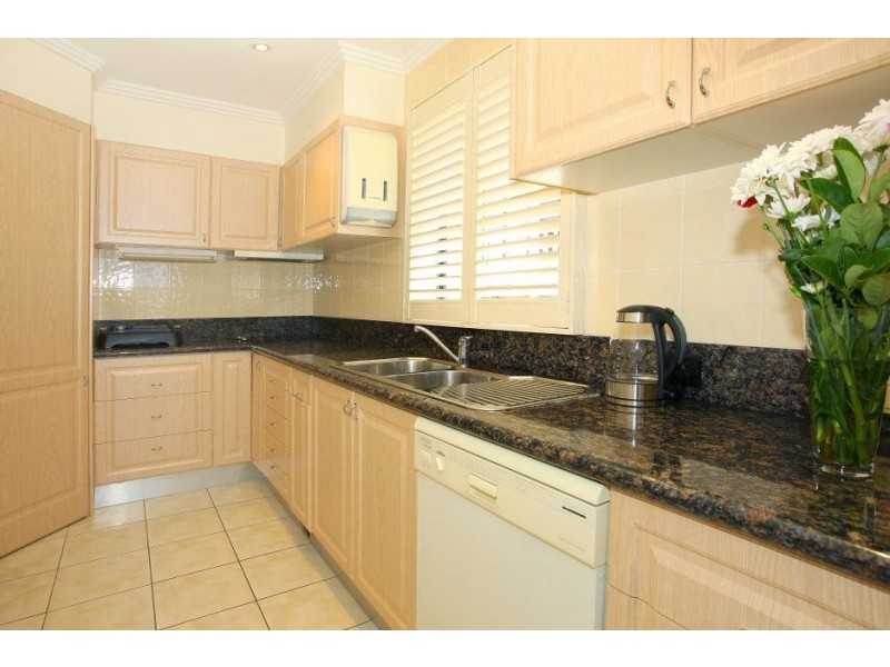 10 Stevens Street, Southport QLD 4215