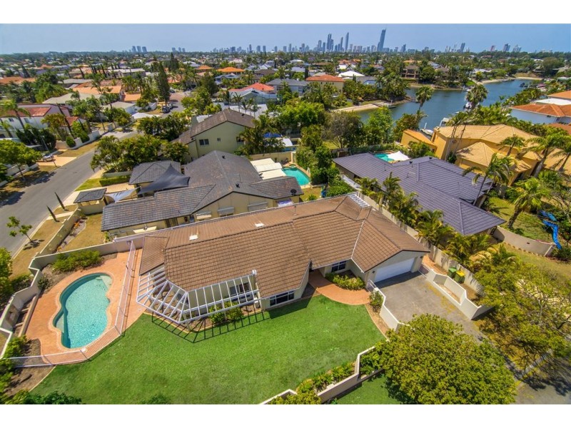 1 Charolais Crescent, Benowa Waters QLD 4217