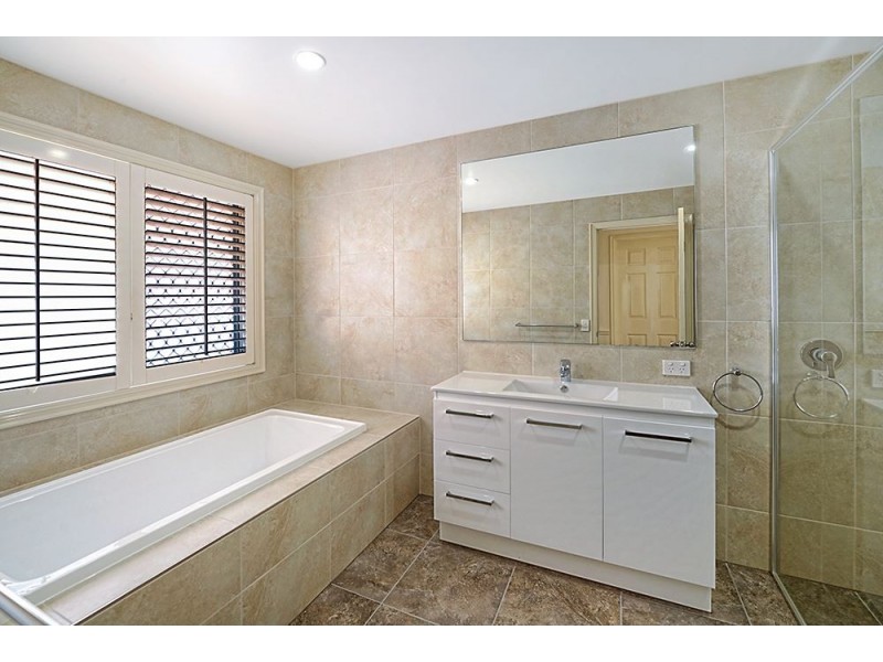 1 Charolais Crescent, Benowa Waters QLD 4217