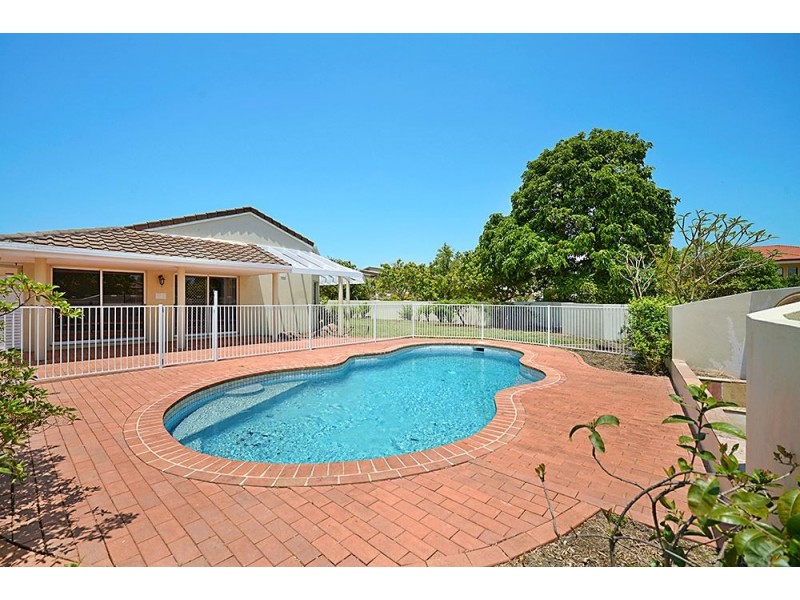 1 Charolais Crescent, Benowa Waters QLD 4217