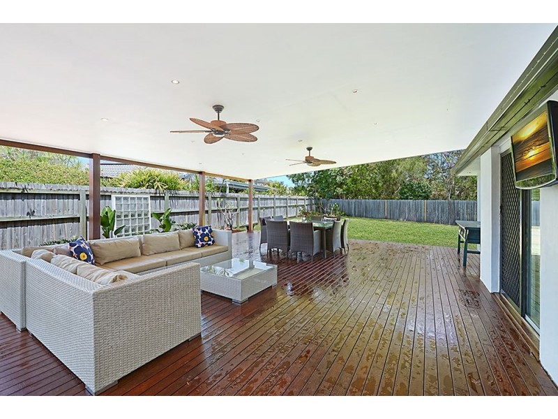 8 Brampton Court, Mermaid Waters QLD 4218