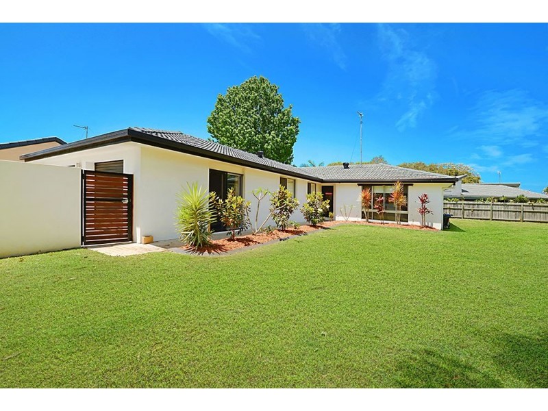 8 Brampton Court, Mermaid Waters QLD 4218