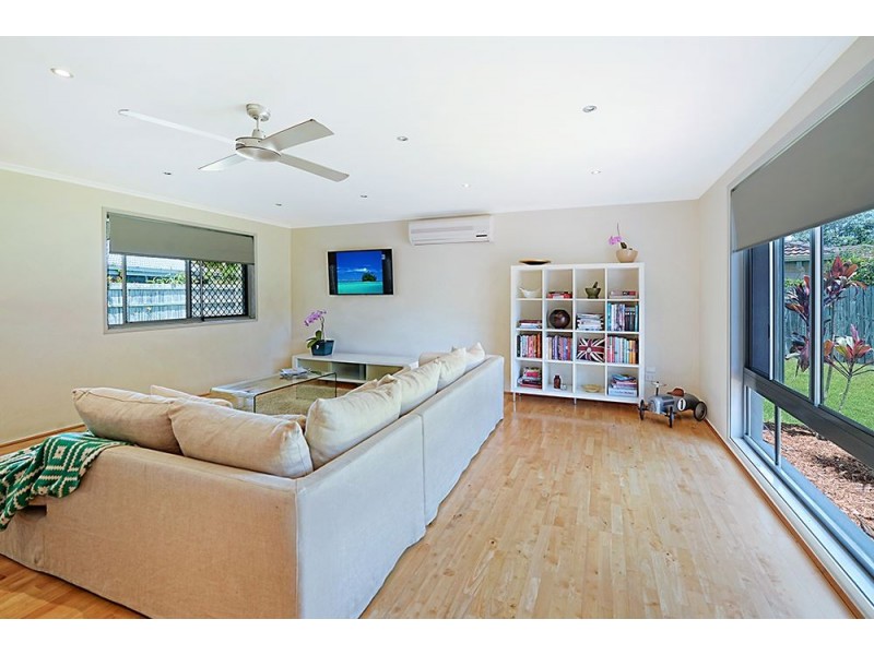 8 Brampton Court, Mermaid Waters QLD 4218