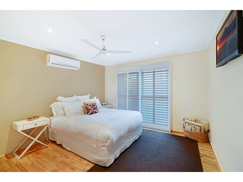 8 Brampton Court, Mermaid Waters QLD 4218