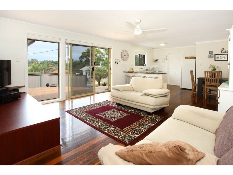 16 Bloodwood Crescent, Molendinar QLD 4214