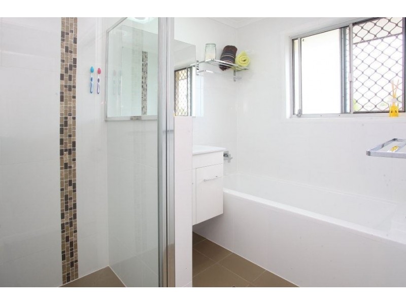 16 Bloodwood Crescent, Molendinar QLD 4214