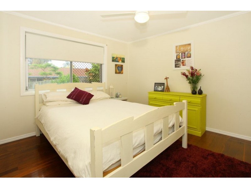 16 Bloodwood Crescent, Molendinar QLD 4214