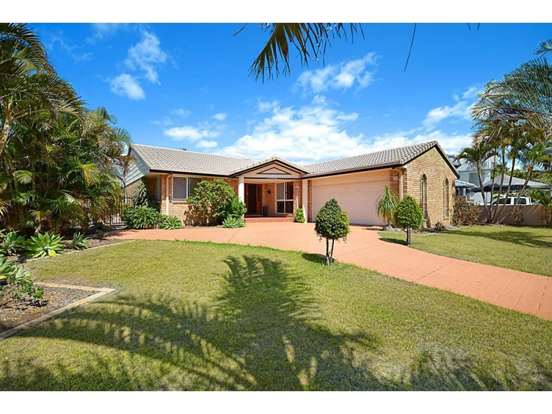 17 Martinique Way, Clear Island Waters QLD 4226