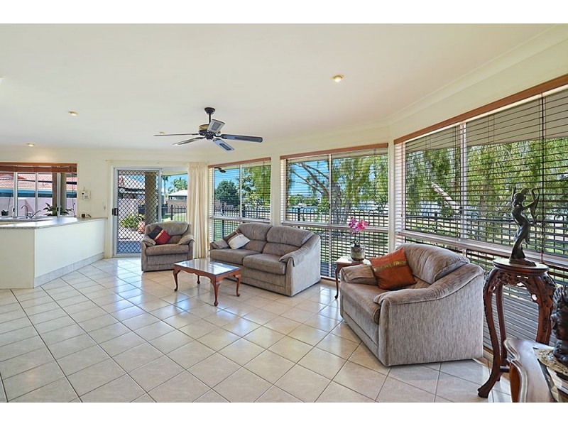 17 Martinique Way, Clear Island Waters QLD 4226
