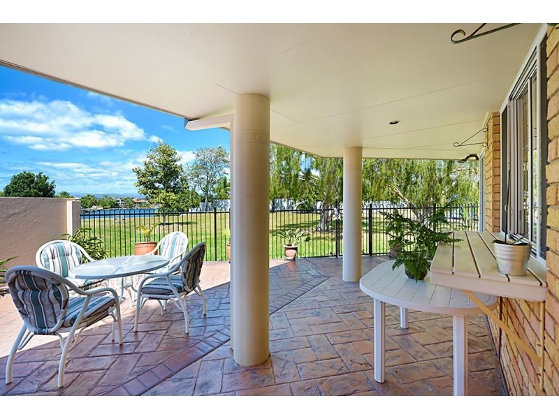 17 Martinique Way, Clear Island Waters QLD 4226