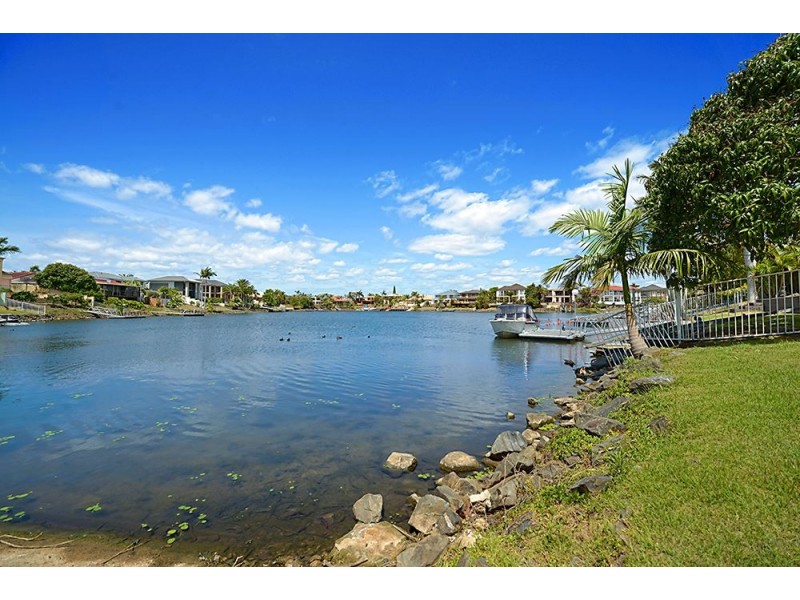 17 Martinique Way, Clear Island Waters QLD 4226