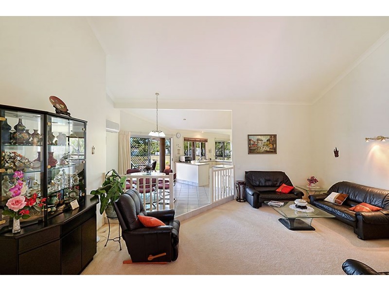 17 Martinique Way, Clear Island Waters QLD 4226