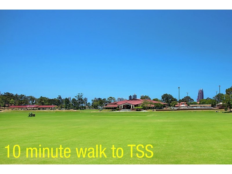 8/73 Benowa Road, Southport QLD 4215