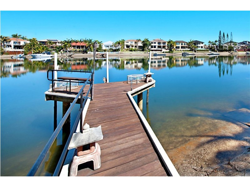 20 Charolais Crescent, Benowa Waters QLD 4217