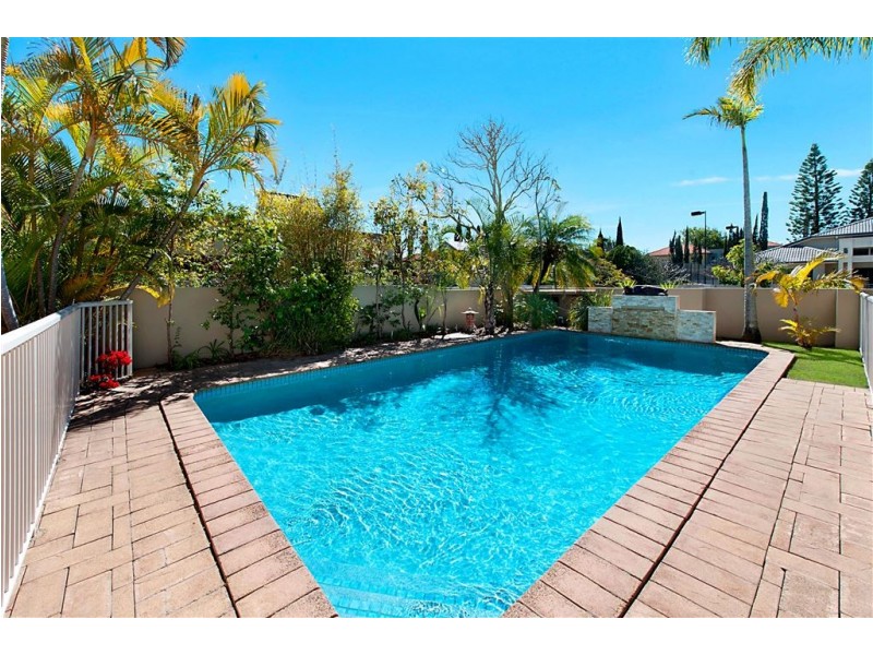 20 Charolais Crescent, Benowa Waters QLD 4217