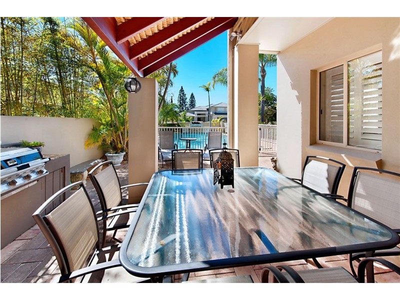 20 Charolais Crescent, Benowa Waters QLD 4217