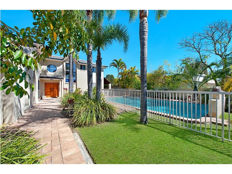 20 Charolais Crescent, Benowa Waters QLD 4217