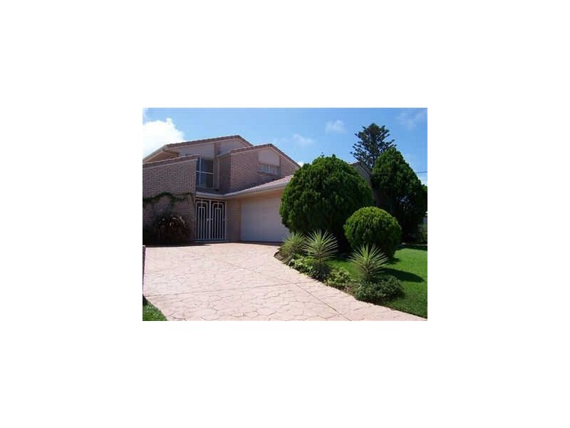 3 The Corso, Isle Of Capri QLD 4217