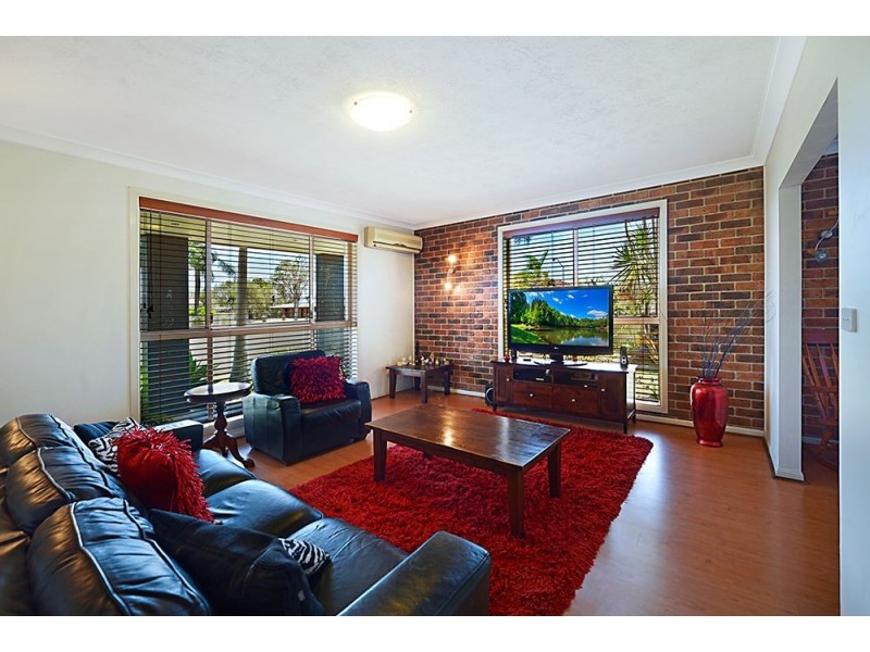 2 Bernardino Court, Mermaid Waters QLD 4218