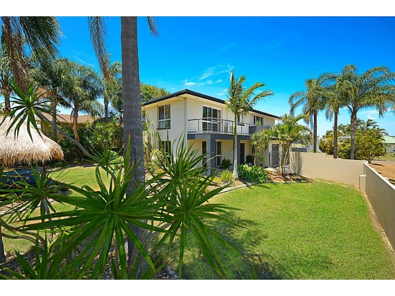 2 Bernardino Court, Mermaid Waters QLD 4218