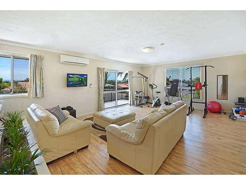 2 Bernardino Court, Mermaid Waters QLD 4218