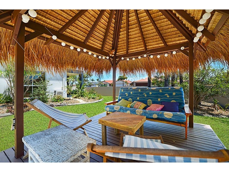 2 Bernardino Court, Mermaid Waters QLD 4218