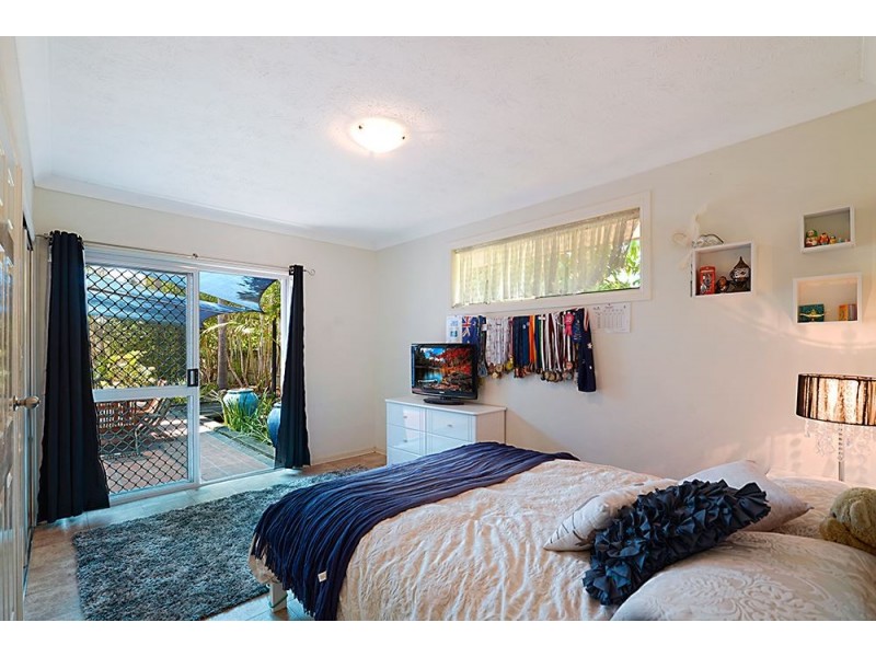 2 Bernardino Court, Mermaid Waters QLD 4218