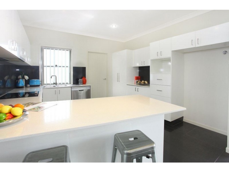 47 Sickle Avenue, Hope Island QLD 4212