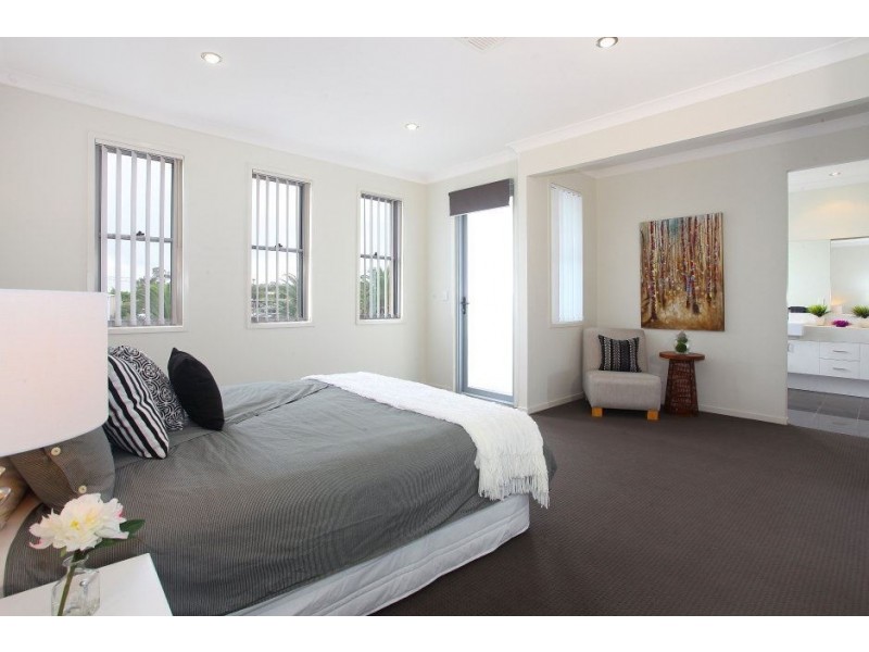 47 Sickle Avenue, Hope Island QLD 4212