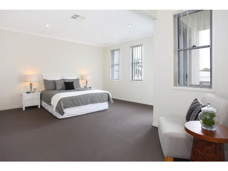 47 Sickle Avenue, Hope Island QLD 4212