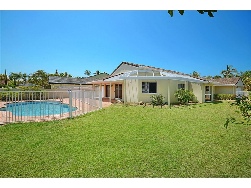 1 Charolais Crescent, Benowa Waters QLD 4217