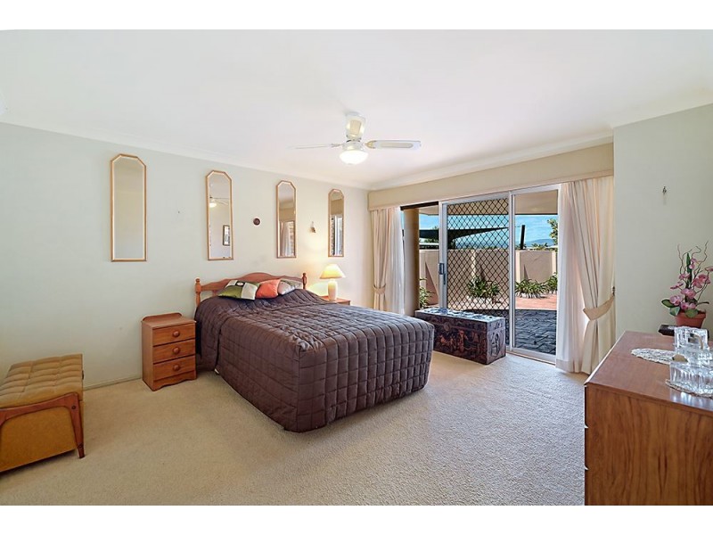 17 Martinique Way, Clear Island Waters QLD 4226